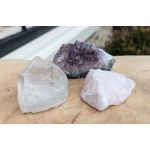 Magical Trio of Gouden Driehoek  Amethist- Rozekwarts-Bergkristal ' klein met het helder donkerpaarse Amethist en extra helder Brazilie Bergkristal