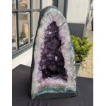 Extra kwaliteit Amethist Geode  middenmaat hoge grotvorm