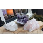Heel speciale en extra zuivere en ruwe  Magical trio of Gouden Driehoek  met extra kwaliteit Uruguai Amethist staand en spatzuiver Bergkristal en Rozenkwarts