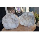 Super ruw en hagelwitte Marokkaanse Bergkristal Geode 'schaal' in standaard !