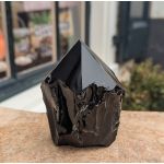 Zwarte obsidiaan ruw met geslepen punt