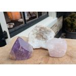 Speciale  Magical Trio of Gouden Driehoek  in de kleine maat met special geslepen ruw geslepen Amethist,  Marokkaans Bergkristal en Rozekwarts