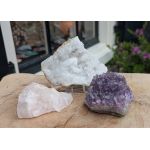 Speciale  Magical Trio of Gouden Driehoek  in de kleine maat met  Amethist,  Marokkaans Bergkristal geode en Rozekwarts