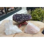 Extra ruw en  donker paars Magical Trio Amethist- Rozekwarts-Bergkristal en spatzuiver Bergkristal  middenmaat