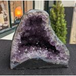 Speciale ruwe en sprankelende  Amethist Geode kleine maat met  donkere helderpaarse kristallen en extra heldere Agaat omranding