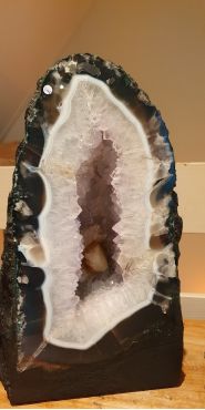 Bergkristal Geode kleine middenmaat