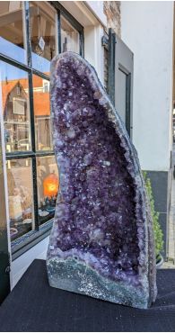 Amethist Geode met binnenheuvel