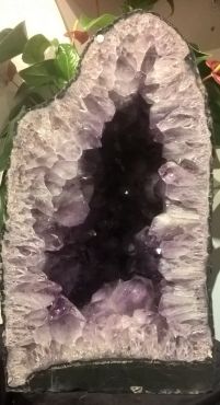 Amethist Geode met grote kristalllen