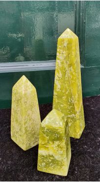Serpentijn obelisk medium