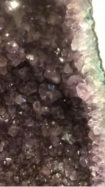 Oer Amethist Geode detail bovendeel
