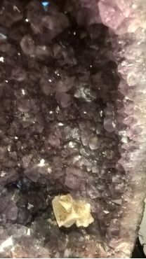 Oer Amethist Geode detail inwendig