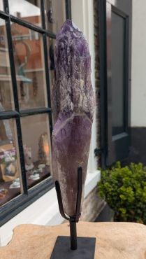 Super kwaliteit Amethist Uruguai punt 'Jacaré'  donkerpaarse spatheldere  kristallen op standaard
