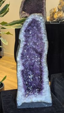 Super donkerpaarse en speciale Amethist geode XXL extra kwaliteit