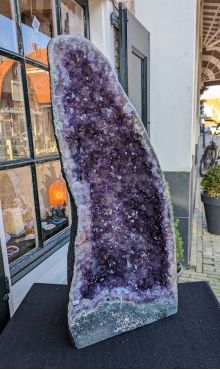 Amethist Geode met binnenheuvel