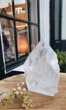 Super zuivere Bergkristal Punt ruw met een geslepen punt