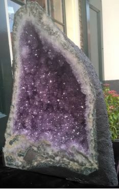 Amethist Geode  zachte paarse kristallen