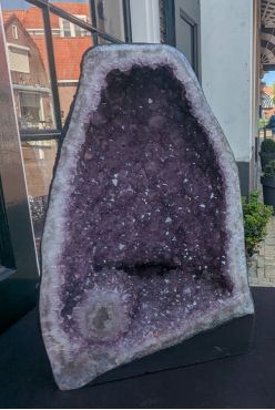 Prachtige unieke Amethist Geode  heldere fijne donkerpaarse  kristallen