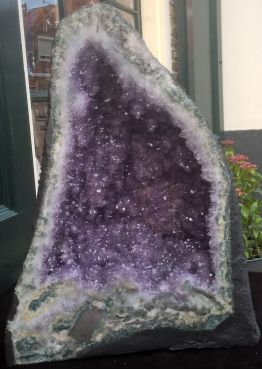 Amethist Geode zacht paarse kristallen