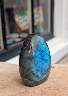 Labradoriet freeform klein  rondom gepolijst