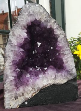 Amethist  Geode medium groot donkerpaarse kristallen