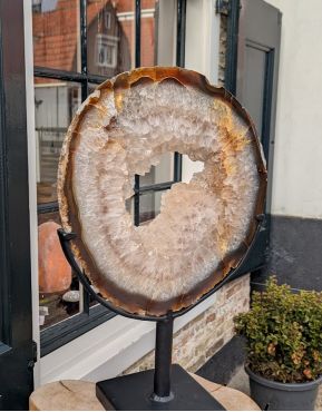 Zéér speciale  Agaatschijf in standaard XL  met Geode