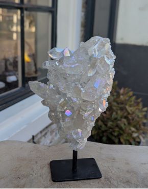 Bergkristal cluster op standaard angel aura