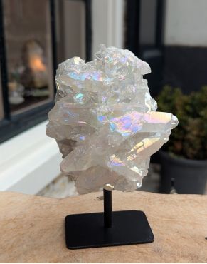 Bergkristal cluster op standaard angel aura