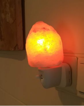 Zoutkristal nachtlampje voor op de slaapkamer Rotsvorm