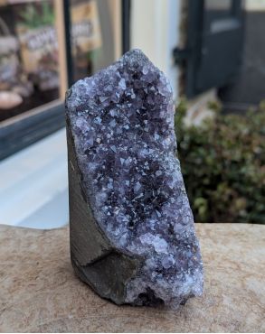 Super kwaliteit Uruguai  Amethist staand met fijne heldere zachtpaarse kristallen