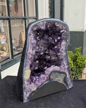 Super kwaliteit Amethist Grot Geode met helder donkerpaarse kristallen