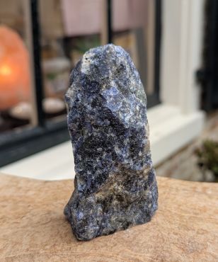 Sodaliet staand ruw klein