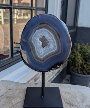 Super heldere  Agaathelft large natuur  op standaard