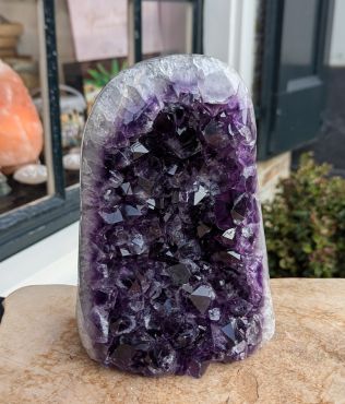 Zeer speciale  heldere Amethist Uruguai cluster staand donkerpaarse grote kristallen