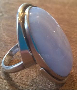 Blauwe chalcedoon ring oud zilver