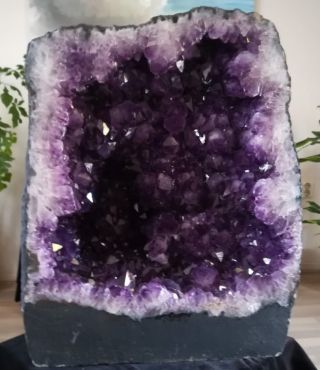 Amethist Geode Uruguai donkerpaarse grote kristallen