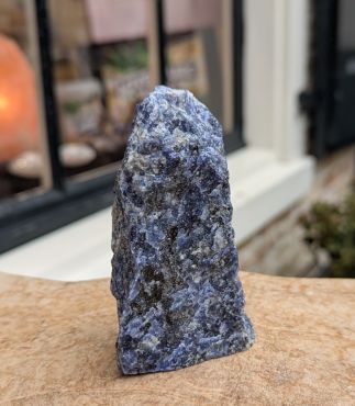 Sodaliet staand ruw klein