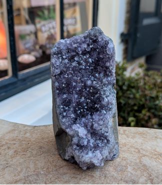 Super kwaliteit Uruguai  Amethist staand met fijne heldere zachtpaarse kristallen