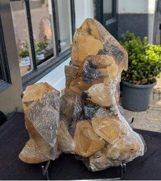 Calsiet cluster met Skalenoeder kristallen Marokko