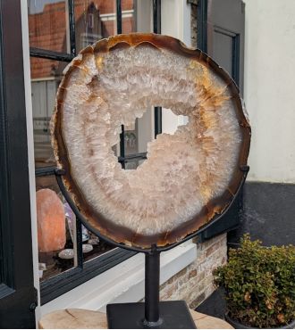 Zéér speciale  Agaatschijf in standaard XL  met Geode