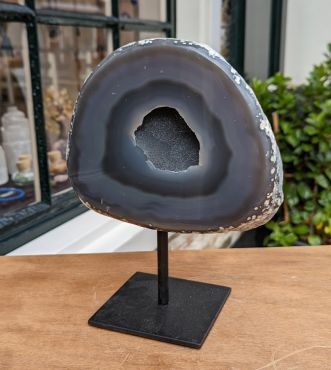 Super heldere Agaat op standaard large met geode