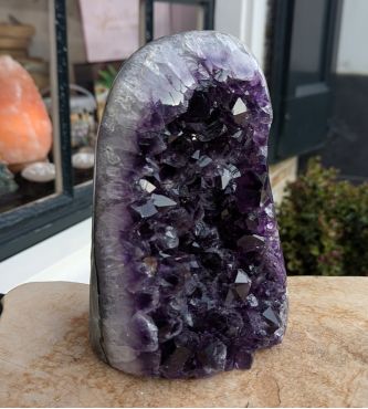 Zeer speciale  heldere Amethist Uruguai cluster staand donkerpaarse grote kristallen