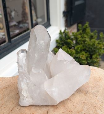 Heldere kwaliteit  Bergkristal cluster staand