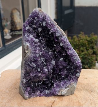 Super kwaliteit Amethist Uruguay cluster staand Super kwaliteit Amethist Uruguay cluster staand