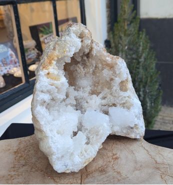 Super kwaliteit Marokkaanse Bergkristal Geode 'schaal'  XL hagelwitte heldere kristallen nu sterk in prijs verlaagd!