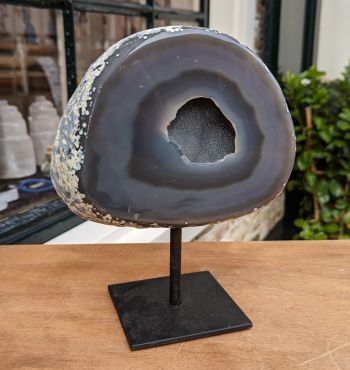 Super heldere Agaat op standaard large met geode