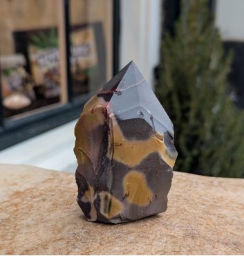 Mookait geslepen ruw puntkristal