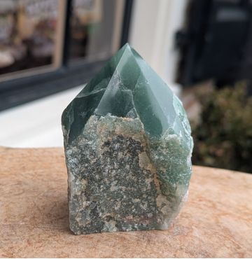 Aventurijn ruw met geslepen punt