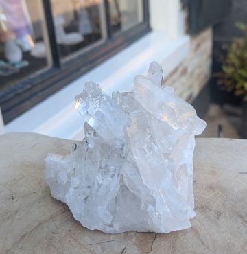 Sprankelend Heldere kwaliteit  Bergkristal cluster staand