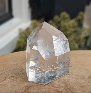 Bergkristal geslepen punt staand medium large extra kwaliteit
