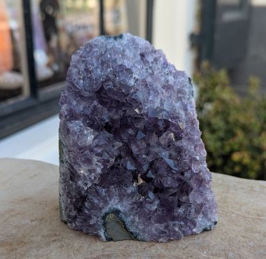 Super kwaliteit Uruguai  Amethist staand met fijne heldere zachtpaarse kristallen